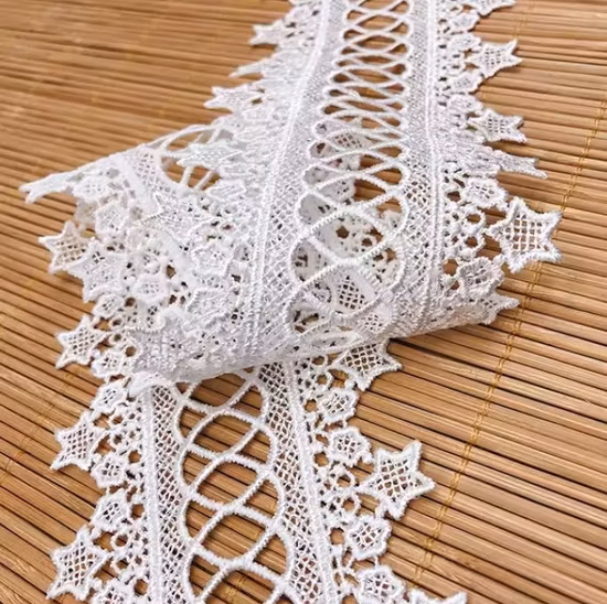 Guarnição química da tela do bordado do laço do algodão do poliéster para acessórios do vestuário do vestido de casamento de matéria têxtil para casa